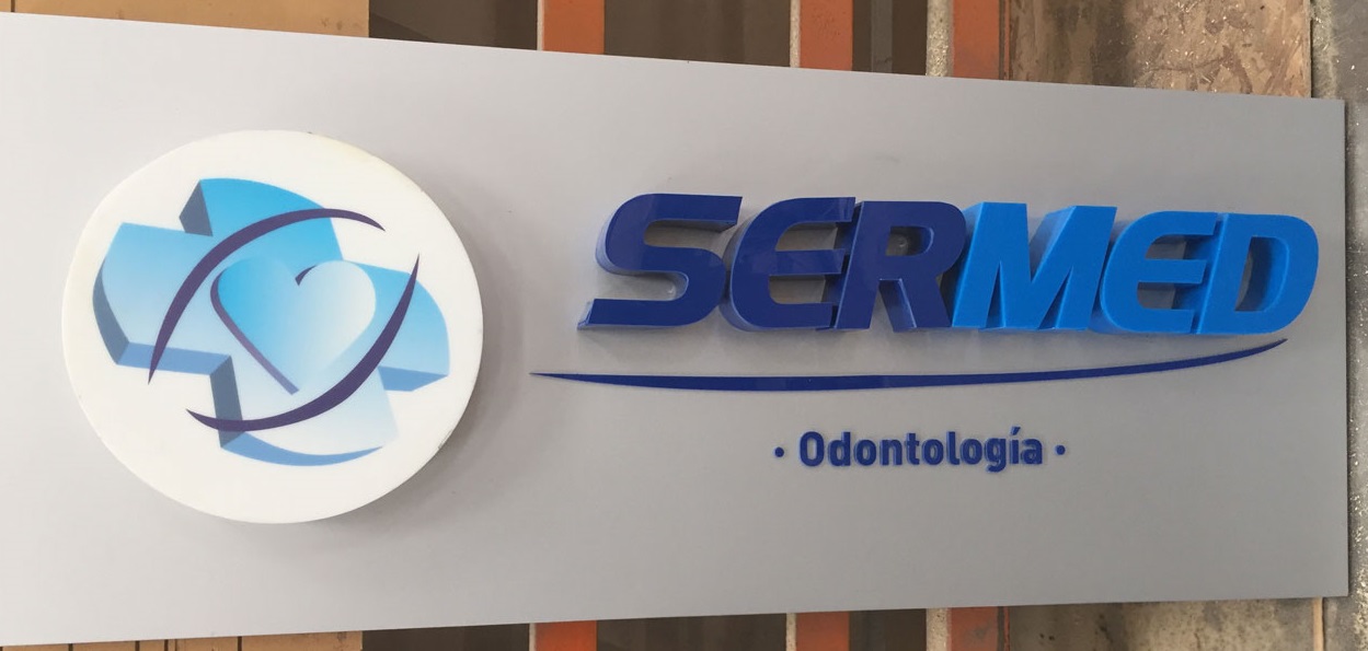Sermed Odontología - Letrero